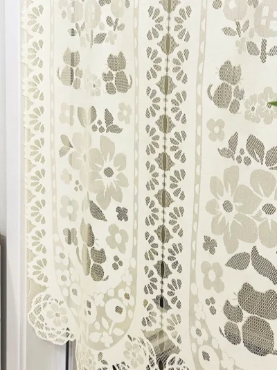 ⭐ Vintage Lace Kitty‑Bloom Door Curtain (Single Panel)