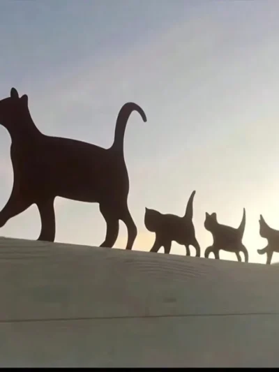 ⭐ Chic Cat Family Garden Statue – Mother Cat & Kittens Outdoor Metal Sculpture
