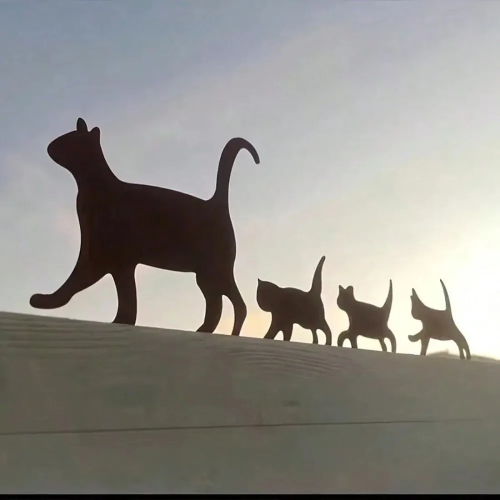 ⭐ Chic Cat Family Garden Statue – Mother Cat & Kittens Outdoor Metal Sculpture