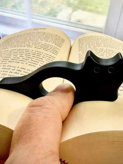 ⭐ Black Cat Book Buddy Thumb Bookmark